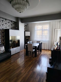 Satılır köhnə tikili 3 otaqlı 85 m², İnşaatçılar m. Satılır köhnə tikili 3 otaqlı 85 m², İnşaatçılar m.