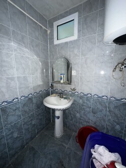 Satılır köhnə tikili 1 otaqlı 30 m²,  Memar Əcəmi m.-5