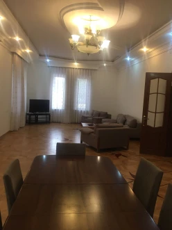 İcarə ev/villa 8 otaqlı 540 m², İçəri Şəhər m.-10