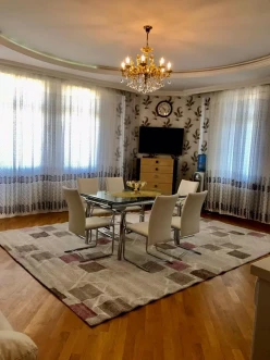 İcarə yeni tikili 4 otaqlı 155 m²,  28 May m.-14