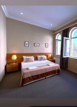 Satılır obyekt 2200 m²,  Elmlər Akademiyası m.-7