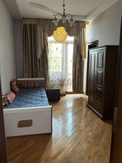 İcarə ev/villa 5 otaqlı 150 m², Azadlıq prospekti m.-4