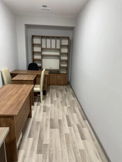 İcarə ofis 1 otaqlı 25 m², Elmlər Akademiyası m.-3