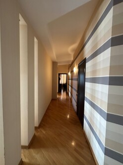 Satılır yeni tikili 4 otaqlı 200 m²,  28 May m.-14