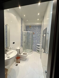 Satılır yeni tikili 4 otaqlı 200 m²,  28 May m.-10