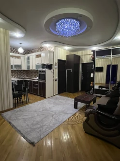 Satılır yeni tikili 3 otaqlı 100 m²,  8 Noyabr m.-4