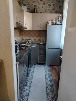 Satılır köhnə tikili 2 otaqlı 42.5 m², Memar Əcəmi m.-4