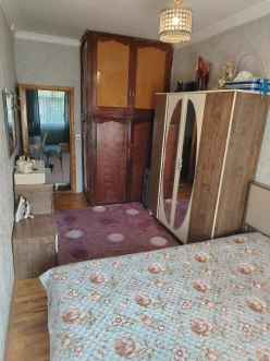 Satılır köhnə tikili 2 otaqlı 42.5 m², Memar Əcəmi m.-5