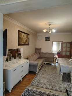 Satılır köhnə tikili 2 otaqlı 42.5 m², Memar Əcəmi m.-3