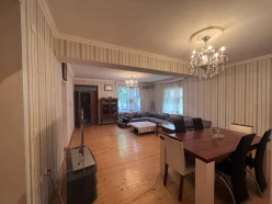 Satılır ev/villa 6 otaqlı 200 m², İnşaatçılar m.-8