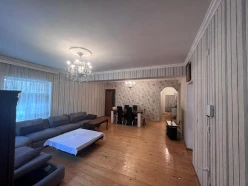 Satılır ev/villa 6 otaqlı 200 m², İnşaatçılar m.-10