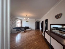 Satılır ev/villa 6 otaqlı 200 m², İnşaatçılar m.-2