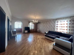 Satılır ev/villa 6 otaqlı 200 m², İnşaatçılar m.-4