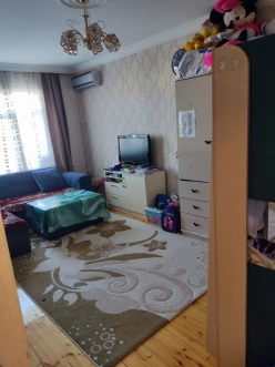 Satılır köhnə tikili 2 otaqlı 60 m², Əhmədli m.-17 Satılır köhnə tikili 2 otaqlı 60 m², Əhmədli m.-17