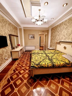 Станция метро «Иншаатчылар», новая 4-комнатная квартира, 250 м² — Продаётся