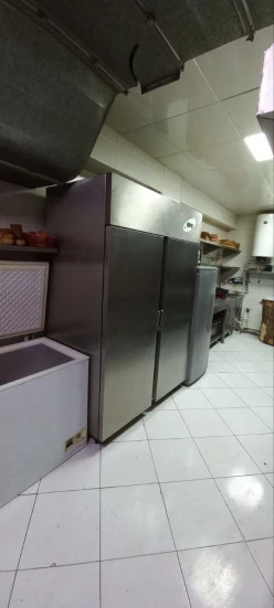 Satılır obyekt 190 m²,  İnşaatçılar m.-9