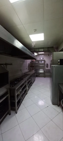 Satılır obyekt 190 m²,  İnşaatçılar m.-13