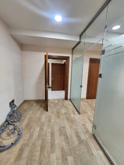 İcarə ofis 7 otaqlı 260 m²,  Şah İsmayıl Xətai m.-4