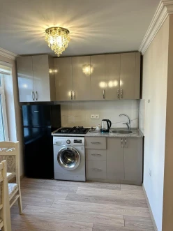 Satılır köhnə tikili 1 otaqlı 40 m²,  Elmlər Akademiyası m.-4