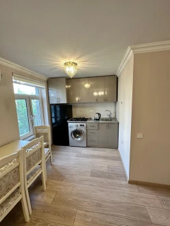 Satılır köhnə tikili 1 otaqlı 40 m²,  Elmlər Akademiyası m.-17