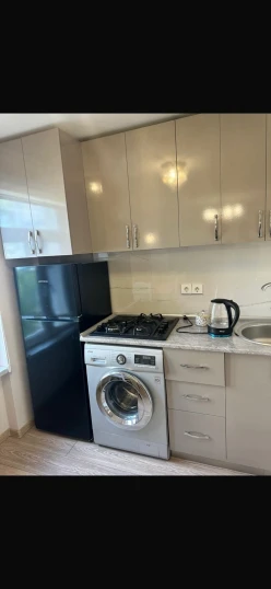 Satılır köhnə tikili 1 otaqlı 40 m²,  Elmlər Akademiyası m.-5