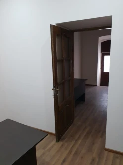 İcarə ofis 3 otaqlı 70 m², Səbail r.-9