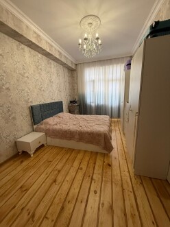 Satılır yeni tikili 3 otaqlı 75 m², İnşaatçılar m.-4 Satılır yeni tikili 3 otaqlı 75 m², İnşaatçılar m.-4