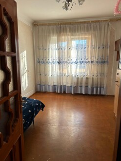 Near İnşaatçılar Metro Station, 4-room old building, 100 m² – For Sale