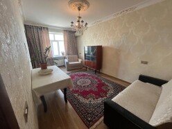 Satılır köhnə tikili 2 otaqlı 50 m²,  Həzi Aslanov m.-2