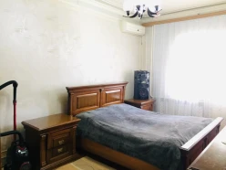 Satılır köhnə tikili 3 otaqlı 85 m², İnşaatçılar m.-6