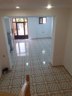 Satılır ev/villa 8 otaqlı 240 m², İnşaatçılar m.-35