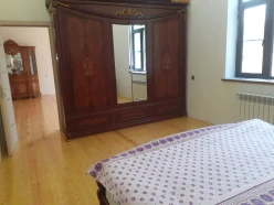 Satılır ev/villa 8 otaqlı 240 m², İnşaatçılar m.-33