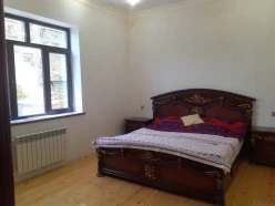 Satılır ev/villa 8 otaqlı 240 m², İnşaatçılar m.-27