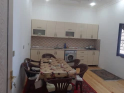 Satılır ev/villa 8 otaqlı 240 m², İnşaatçılar m.-36