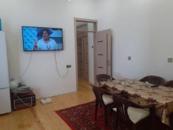 Satılır ev/villa 8 otaqlı 240 m², İnşaatçılar m.-10