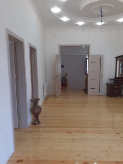 Satılır ev/villa 8 otaqlı 240 m², İnşaatçılar m.-25