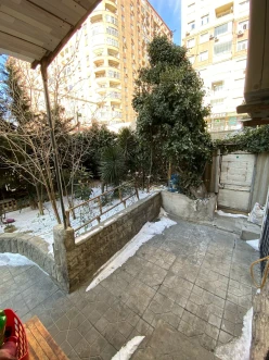 Satılır köhnə tikili 4 otaqlı 110 m²,  İnşaatçılar m.-5