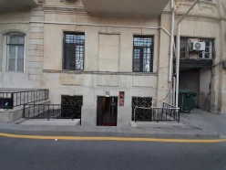 Satılır obyekt 60 m²,  28 May m.-2