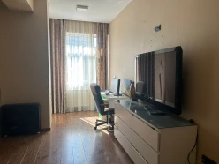 Satılır yeni tikili 6 otaqlı 270 m², İnşaatçılar m.-32