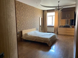 Satılır yeni tikili 6 otaqlı 270 m², İnşaatçılar m.-29