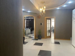 Satılır yeni tikili 6 otaqlı 270 m², İnşaatçılar m.-41