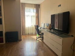 Satılır yeni tikili 6 otaqlı 270 m², İnşaatçılar m.-46