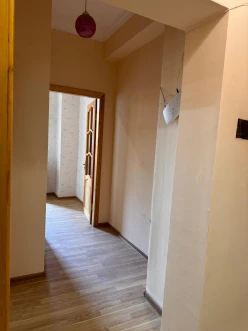 Satılır yeni tikili 2 otaqlı 60 m², İnşaatçılar m.-13