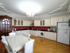 İcarə yeni tikili 5 otaqlı 250 m², Nərimanov r.-8