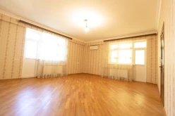 Satılır yeni tikili 3 otaqlı 135 m², İnşaatçılar m.-9 Satılır yeni tikili 3 otaqlı 135 m², İnşaatçılar m.-9
