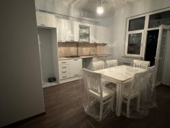 Satılır yeni tikili 2 otaqlı 75 m²,  Həzi Aslanov m.-5