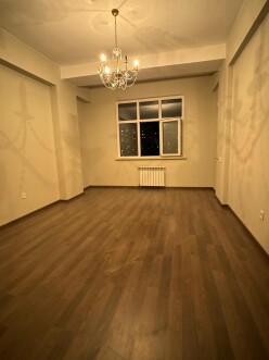 Satılır yeni tikili 2 otaqlı 75 m²,  Həzi Aslanov m.-2