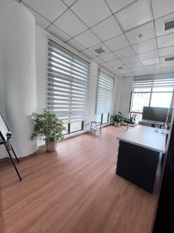 İcarə ofis 6 otaqlı 131 m², 28 May m.-4 İcarə ofis 6 otaqlı 131 m², 28 May m.-4
