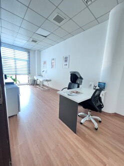 İcarə ofis 6 otaqlı 131 m², 28 May m.-3 İcarə ofis 6 otaqlı 131 m², 28 May m.-3