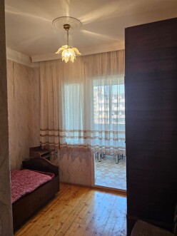 Satılır köhnə tikili 2 otaqlı 40 m²,  İnşaatçılar m.-3